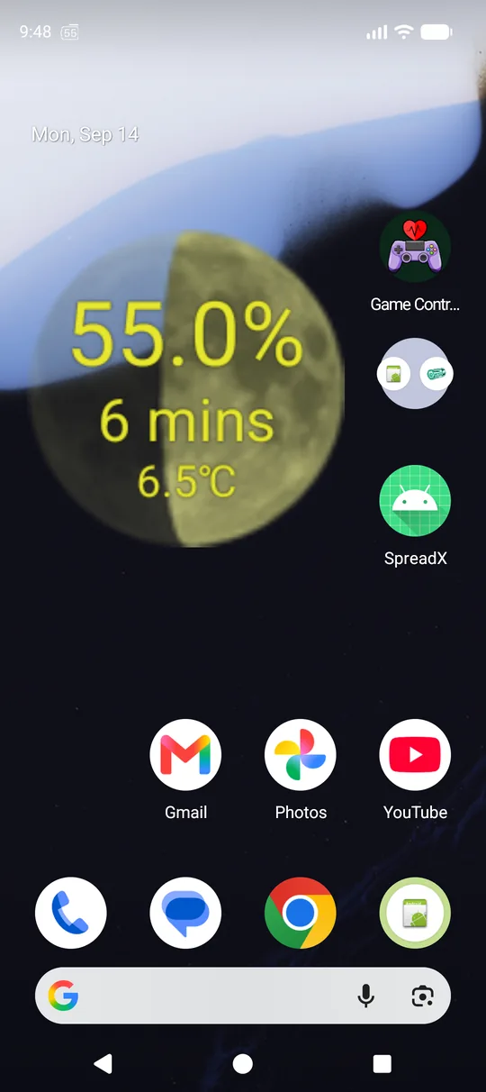 Moon widget on the Android home screen showing charge level, time left and temperature